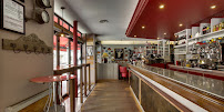 Atmosphère du Restaurant Bar Au Petit Tonneau Levallois à Levallois-Perret - n°11