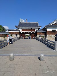 池田勇人銅像