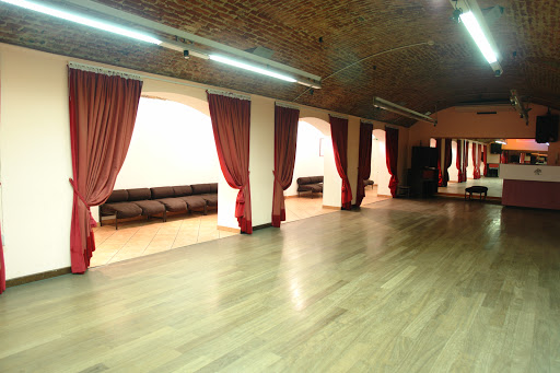 Ballroom dancing lessons Turin