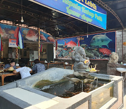 Rumah makan sari laut photo