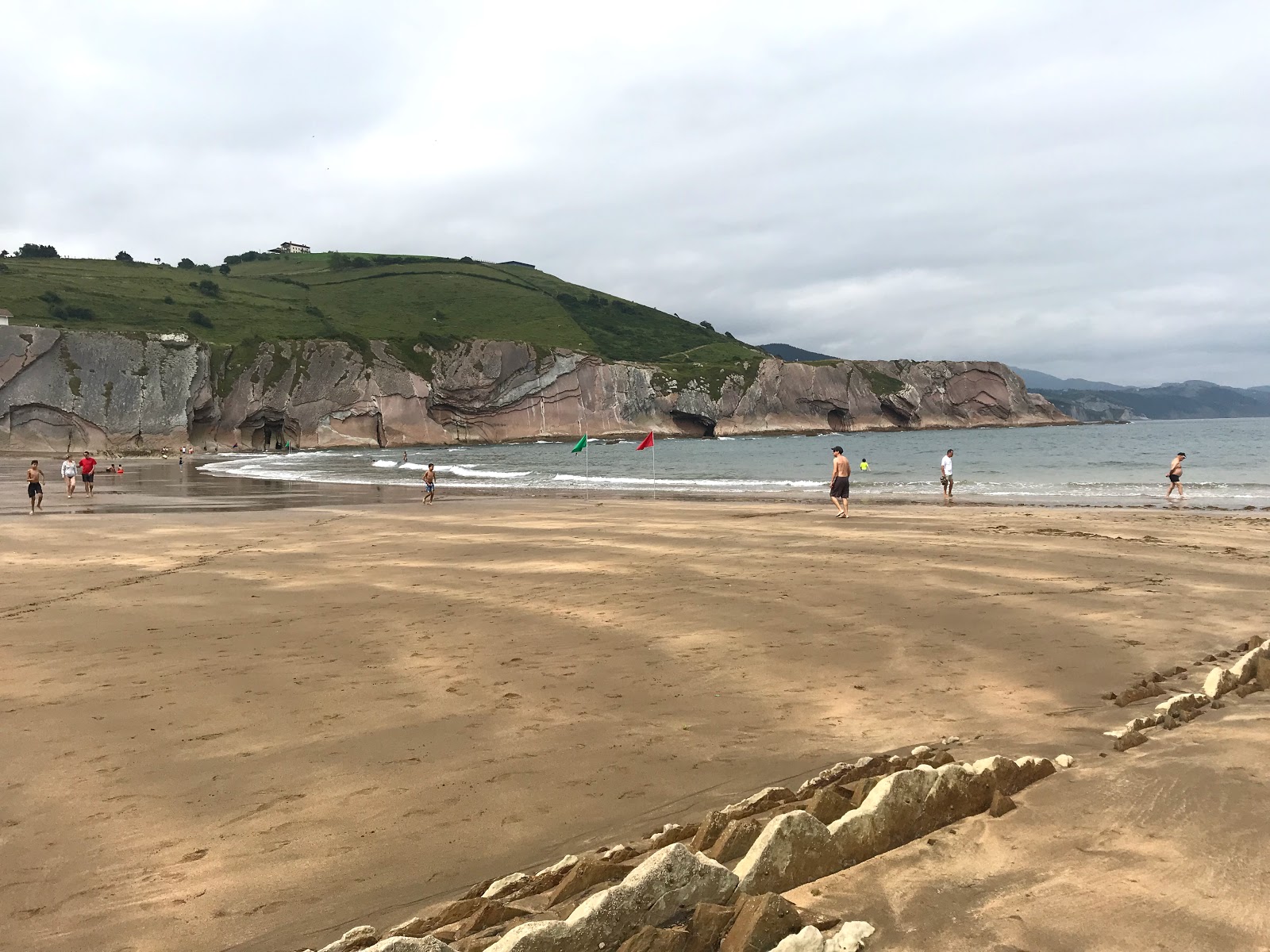 Photo de Playa de Itzurun zone des équipements