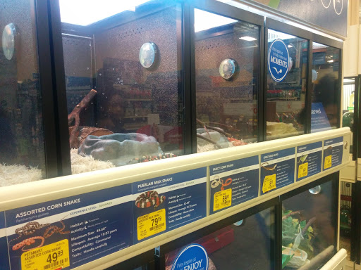 Pet Supply Store «PetSmart», reviews and photos, 11501 Metcalf Ave, Overland Park, KS 66210, USA