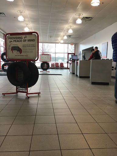 Tire Shop «Discount Tire Store - Saint Paul, MN», reviews and photos, 1350 University Ave W, St Paul, MN 55104, USA