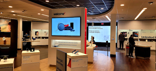 Cell Phone Store «Verizon», reviews and photos, 6250 Topanga Canyon Blvd #1540, Woodland Hills, CA 91367, USA