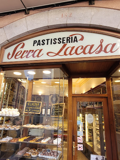 Pastelería Serra Lacasa en Figueres, Girona
