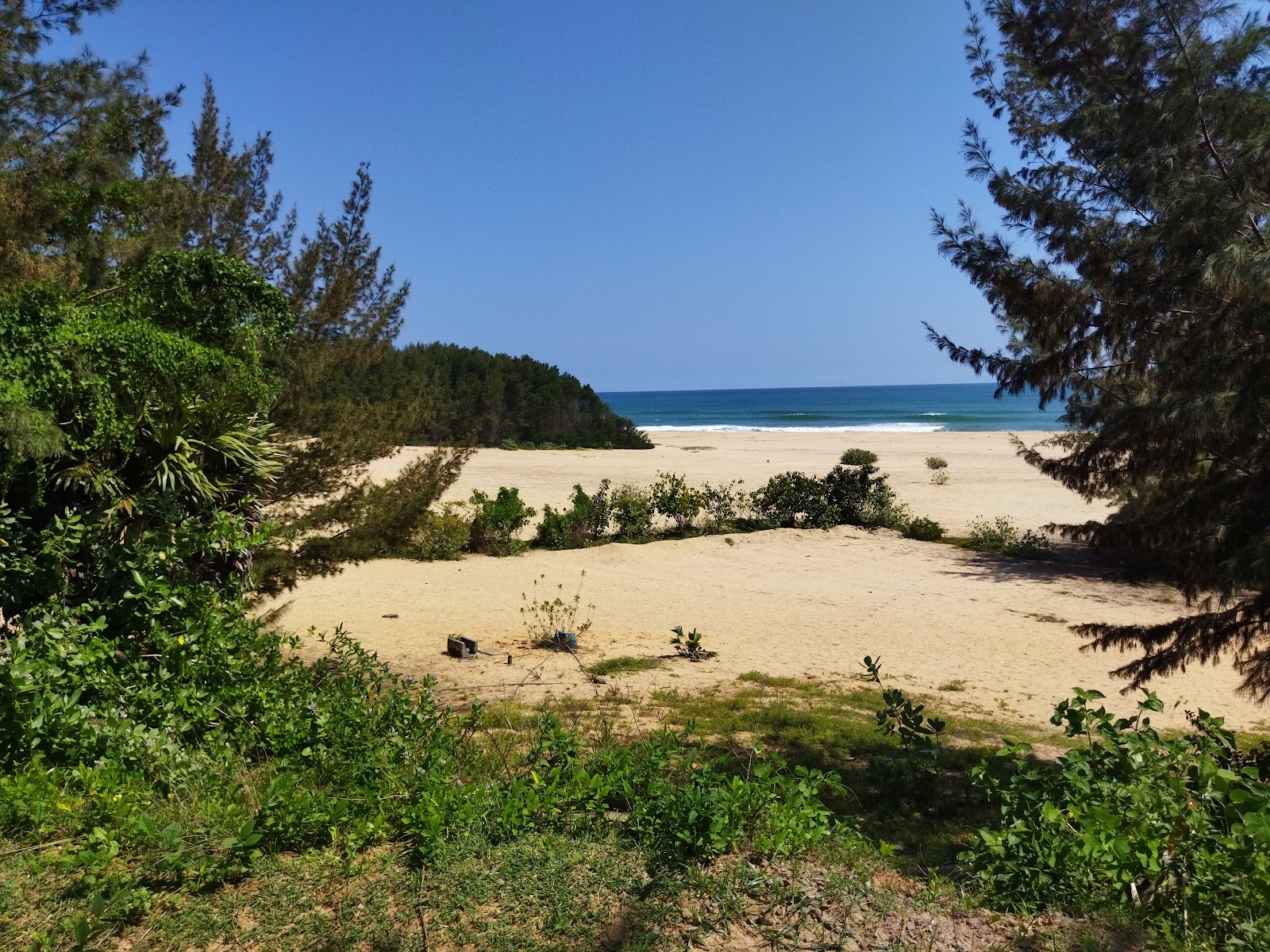 Φωτογραφία του Jalaldeen Square Beach με μακρά ευθεία ακτή