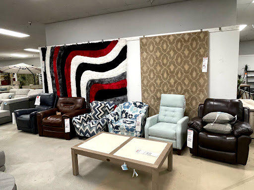 Outlet Store «Rooms To Go Outlet Furniture Store - Clearwater», reviews and photos, 21411 US-19, Clearwater, FL 33759, USA