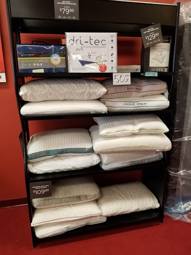 Shopping Mall «Glen Oaks Shopping Center», reviews and photos, 255th St, Glen Oaks, NY 11004, USA