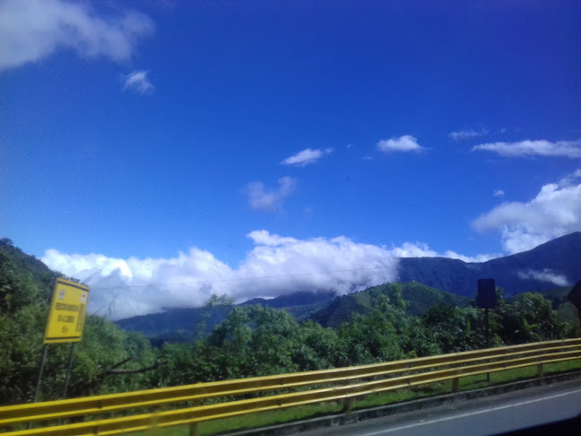 Iglesia Católica de Los Laureles - Ambato