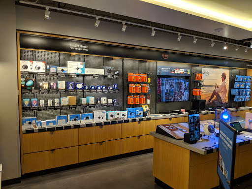 Book Store «Amazon Books», reviews and photos, 3441 N Southport Ave, Chicago, IL 60657, USA