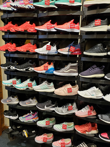 Shoe Store «Foot Locker», reviews and photos, 14 Signal Hills Center, West St Paul, MN 55118, USA