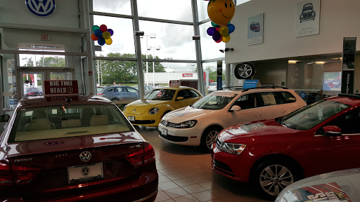 Volkswagen Dealer «Gurnee Volkswagen», reviews and photos, 6301 W Grand Ave, Gurnee, IL 60031, USA