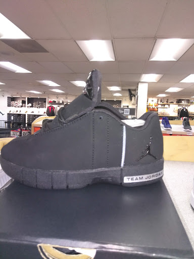 Shoe Store «WSS», reviews and photos, 2388 Long Beach Blvd, Long Beach, CA 90806, USA