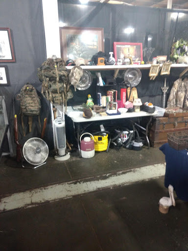 Shopping Mall «Flea Town USA», reviews and photos