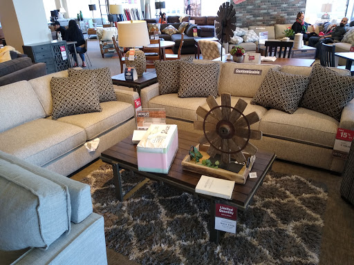 Furniture Store «Art Van Furniture», reviews and photos, 2606 N Elston Ave, Chicago, IL 60647, USA