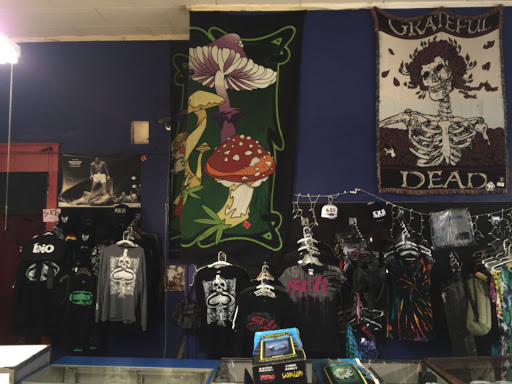 Tobacco Shop «Happy Hut», reviews and photos, 343 NE Baker St, McMinnville, OR 97128, USA