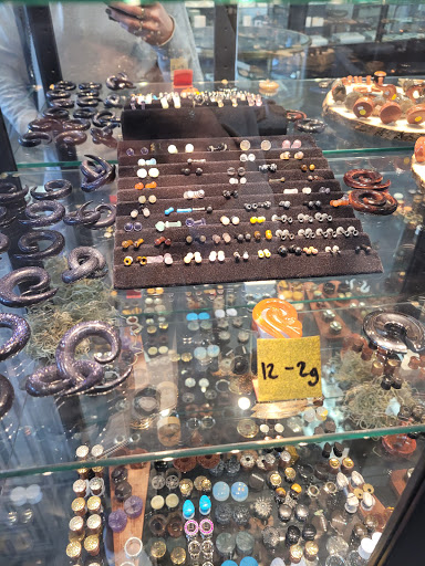 Body Piercing Shop «Deep Roots Tattoo and Body Piercing Alderwood», reviews and photos, 18920 28th Ave W, Lynnwood, WA 98036, USA