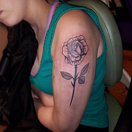 Tattoo Shop «Off the Wall Tattoo», reviews and photos, 1240 Milton Rd, Alton, IL 62002, USA