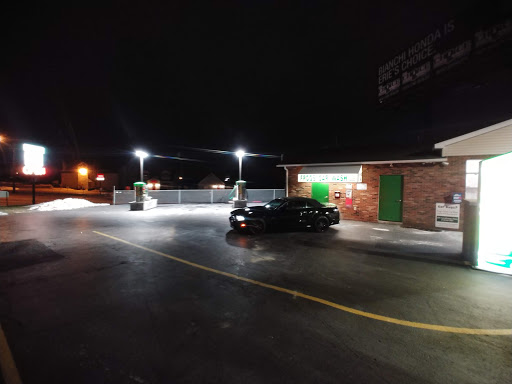 Frog's Car Wash en Erie