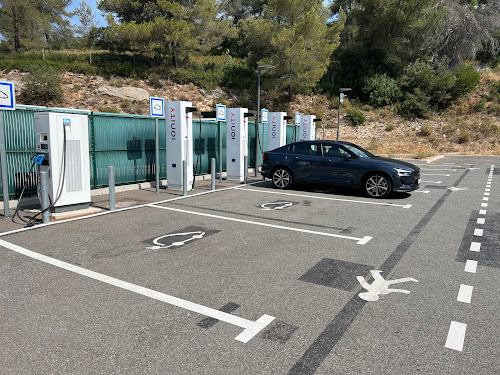 Borne de recharge de véhicules électriques IONITY Station de recharge Brignoles