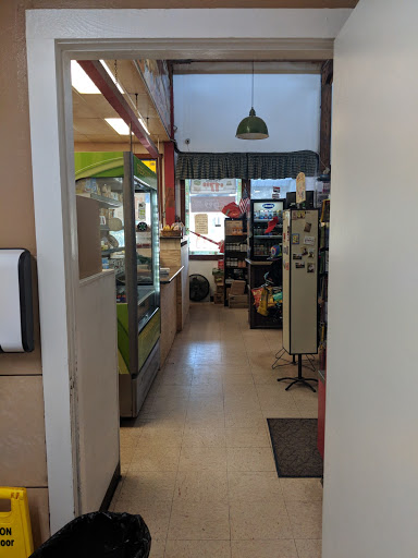 Convenience Store «Hopland Gas & Mart», reviews and photos, 13501 US-101, Hopland, CA 95449, USA