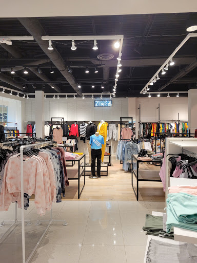 Clothing Store «Forever 21», reviews and photos, 21100 Dulles Town Cir, Dulles, VA 20166, USA