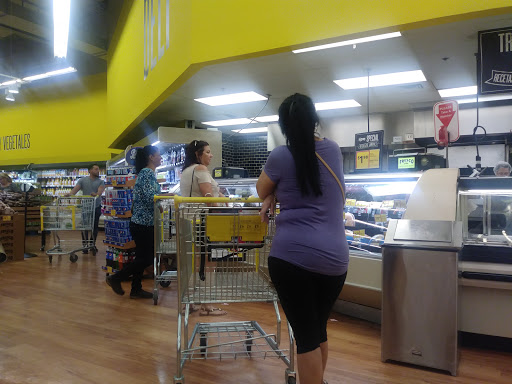 Grocery Store «Fresco y Más», reviews and photos, 1630 W 49th St, Hialeah, FL 33012, USA