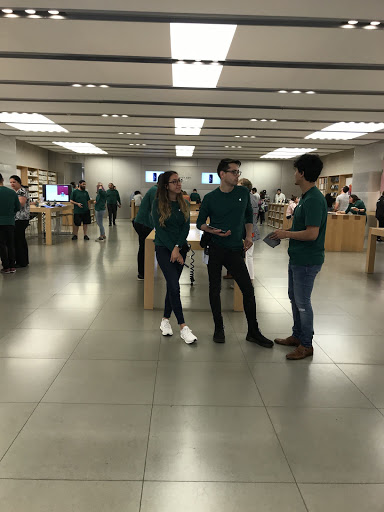 Computer Store «Apple La Cantera», reviews and photos, 15900 La Cantera Pkwy, San Antonio, TX 78256, USA