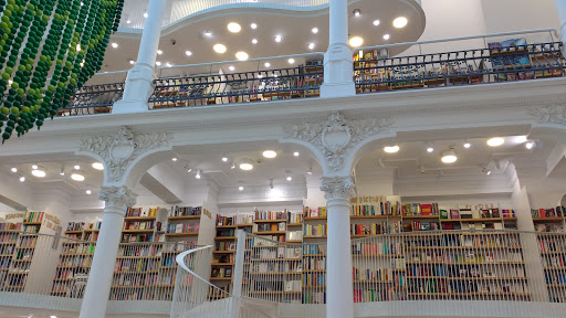 Libraries open on holidays in Bucharest