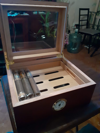 Tobacco Shop «Danbury Smoke Shop», reviews and photos, 128 Federal Rd, Danbury, CT 06811, USA