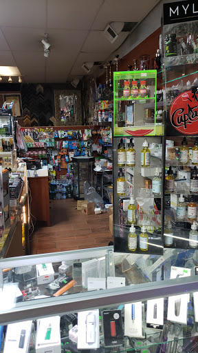 Vaporizer Store «Arlington Vape Tobacco & Hookah», reviews and photos, 1201 S Hayes St, Arlington, VA 22202, USA