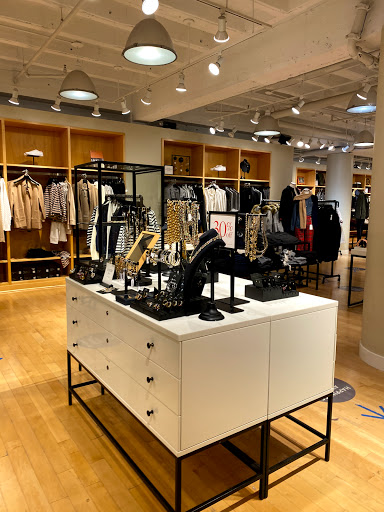 Clothing Store «J.Crew», reviews and photos, 2126 Abbott Martin Rd #141, Nashville, TN 37215, USA