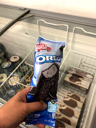 St Regis Liquors, 8401 W 3rd St, Los Angeles, CA 90048, USA, 