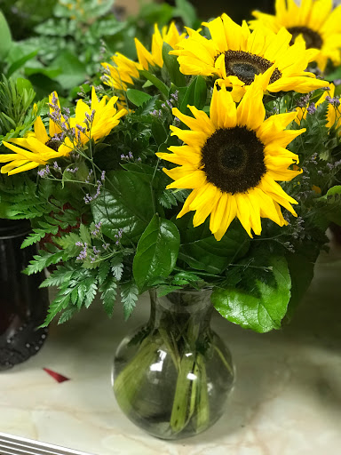 Florist «Elite Floral & Gift Shoppe», reviews and photos, 504 N Alafaya Trail #109, Orlando, FL 32828, USA