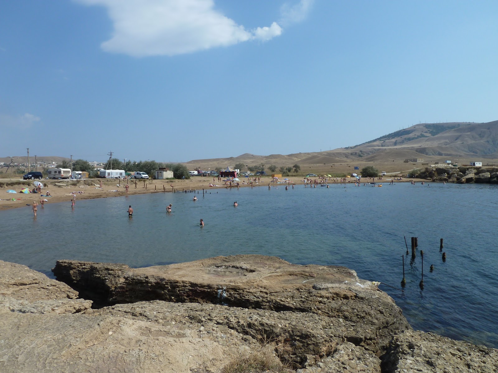Zdjęcie Lazurnyy bereg Beach z powierzchnią beżowy piasek