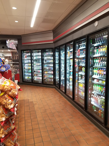 Gas Station «QuikTrip», reviews and photos, 1301 Westport Rd, Kansas City, MO 64111, USA