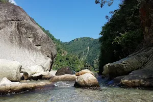 Sisneri Natural swimming pool image