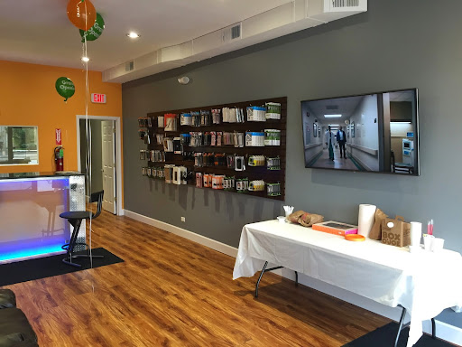 Electronics Repair Shop «Cellfone MD - cell phone repair», reviews and photos, 7637 N Milwaukee Ave, Niles, IL 60714, USA