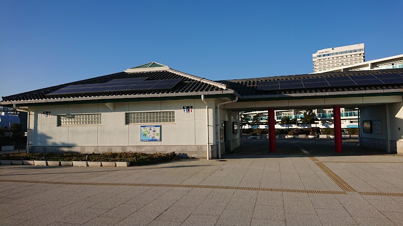 公衆トイレ（舞子東海浜緑地 モニュメント隣）