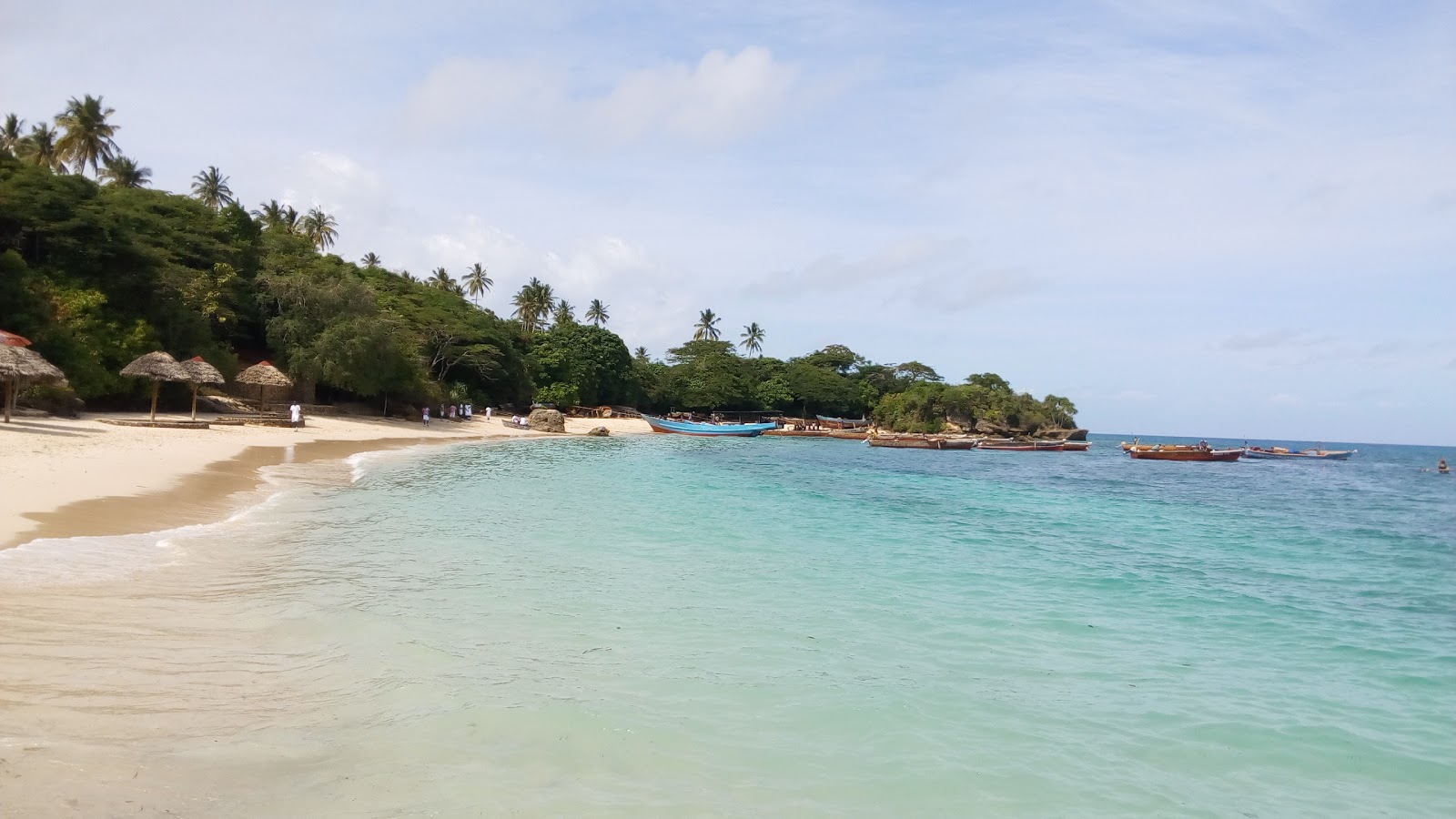 Foto van Mangapwani Beach met turquoise puur water oppervlakte