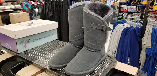 Sporting Goods Store «Big 5 Sporting Goods - Lincoln», reviews and photos, 741 E Joiner Pkwy, Lincoln, CA 95648, USA