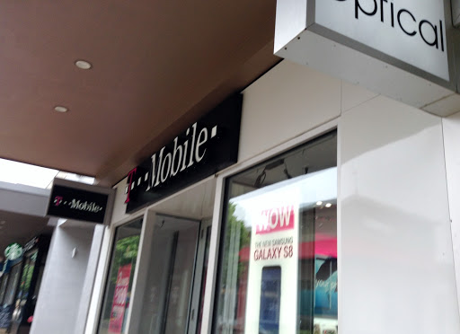 Cell Phone Store «T-Mobile», reviews and photos, 8000 Mall Walk #7060, Yonkers, NY 10704, USA