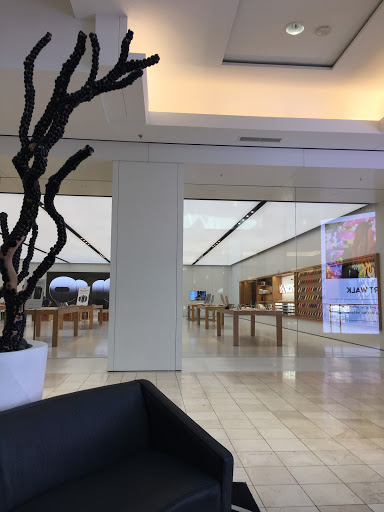 Computer Store «Apple Montgomery Mall», reviews and photos, 7101 Democracy Blvd, Bethesda, MD 20817, USA