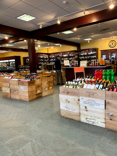 Wine Store «Arlington Wine & Liquor», reviews and photos, 718 Dutchess Turnpike, Poughkeepsie, NY 12603, USA