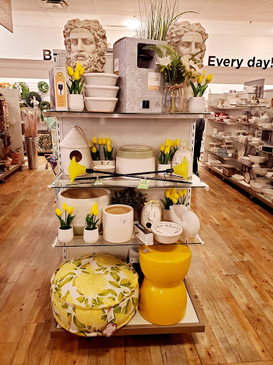 Department Store «HomeGoods», reviews and photos, 2731 N Elston Ave, Chicago, IL 60647, USA