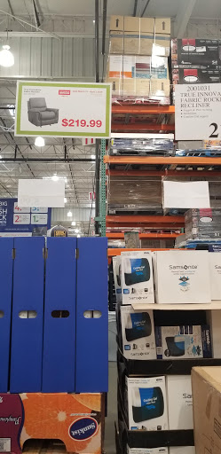 Shopping Mall «Argyle Square Shopping Center», reviews and photos, 8315 SW Jack Burns Blvd, Wilsonville, OR 97070, USA