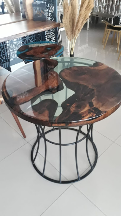 Edem Table and chairs