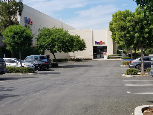 Shipping and Mailing Service «FedEx Ship Center», reviews and photos, 7000 Barranca Pkwy, Irvine, CA 92618, USA