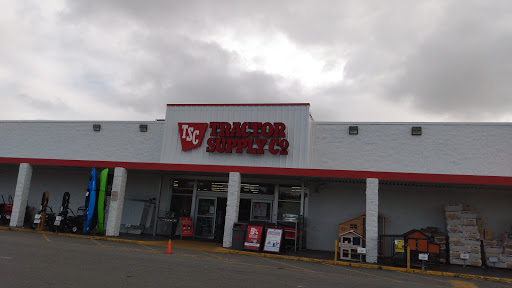 Home Improvement Store «Tractor Supply Co.», reviews and photos, 100 W Ardice Ave #1, Eustis, FL 32726, USA