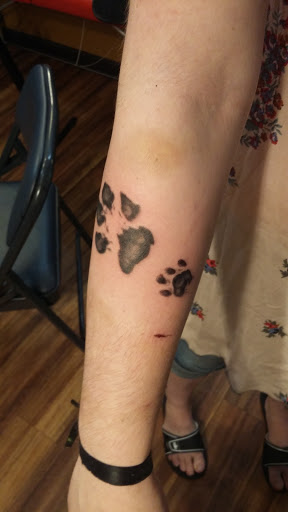 Tattoo and Piercing Shop «Bleed Blue Tattoo & Piercing», reviews and photos, 527 S Upper St, Lexington, KY 40508, USA